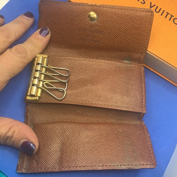 ❤️ ♥️ 💜 🤎 Louis Vuitton Monogram signature design LV Logo 6 key holder - Picture 8 of 8